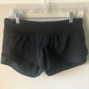 Lululemon Speed Up Shorts 2.5” - Size 6